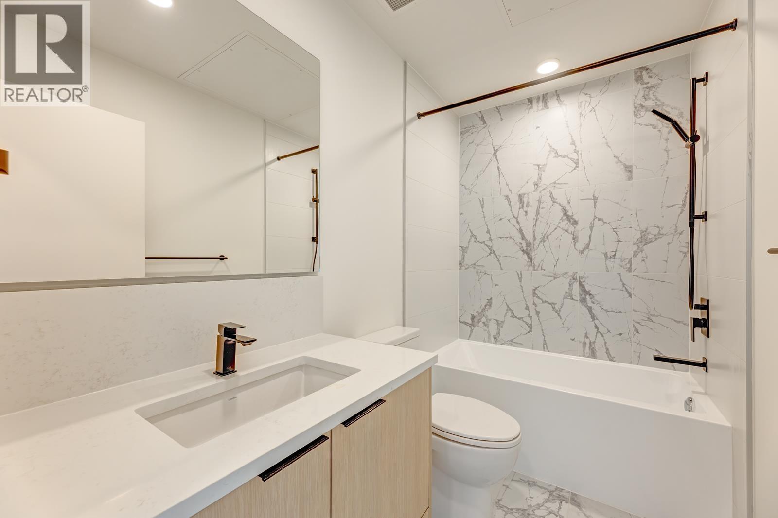 104/204 422 E 3RD STREET