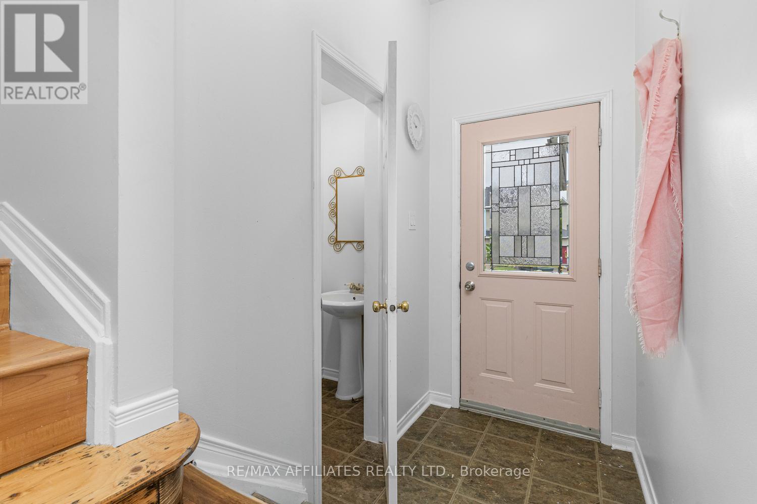 15 - 240 MISSISSIPPI COURT