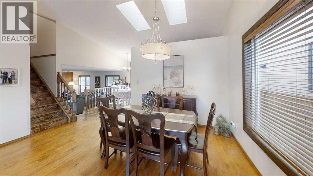 42 Ridgewood Boulevard W