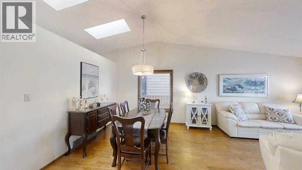 42 Ridgewood Boulevard W
