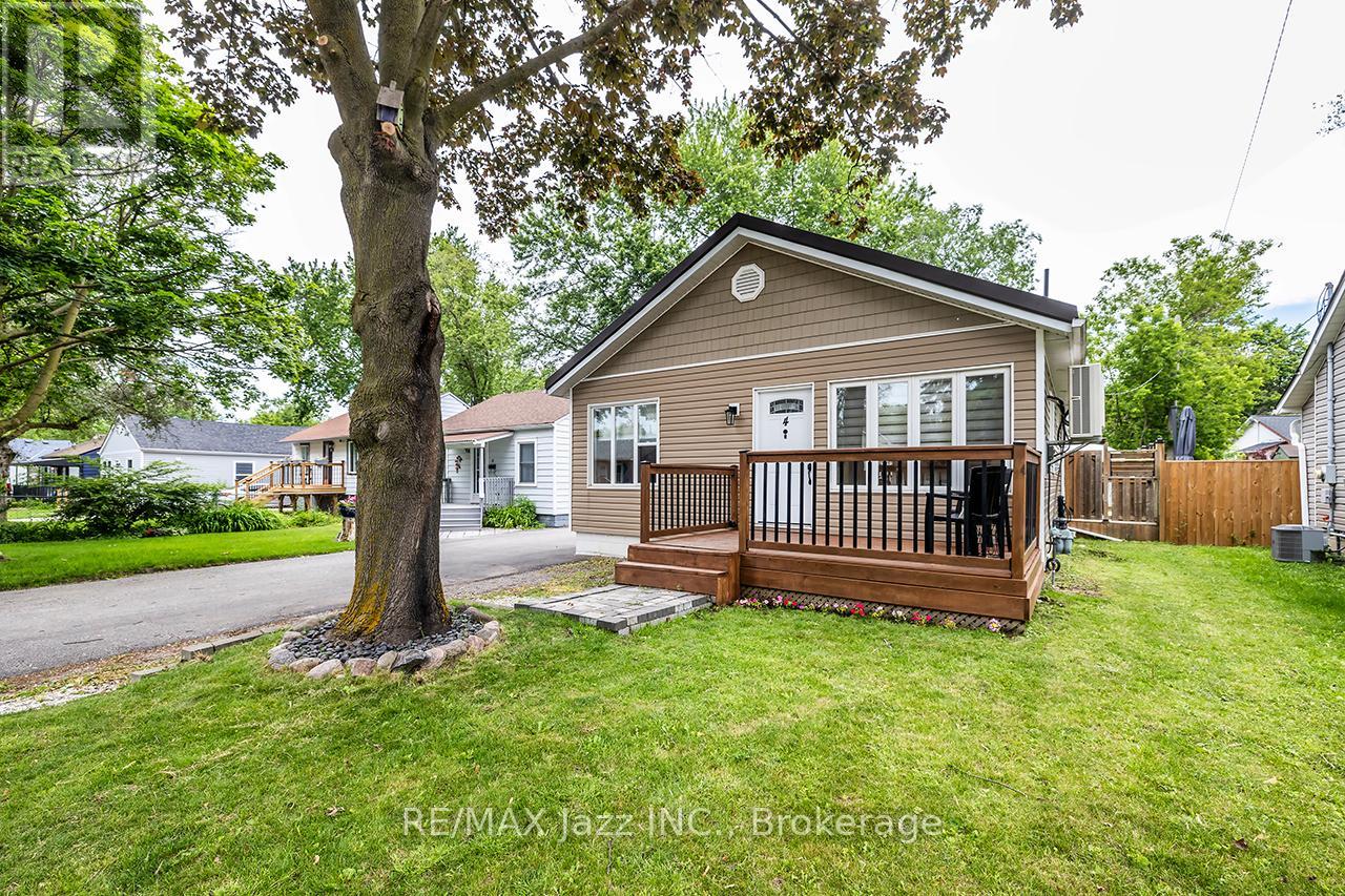 Photo 1 of 27 — 4 MAPLE STREET, Ajax (Central), ON L1S1V6