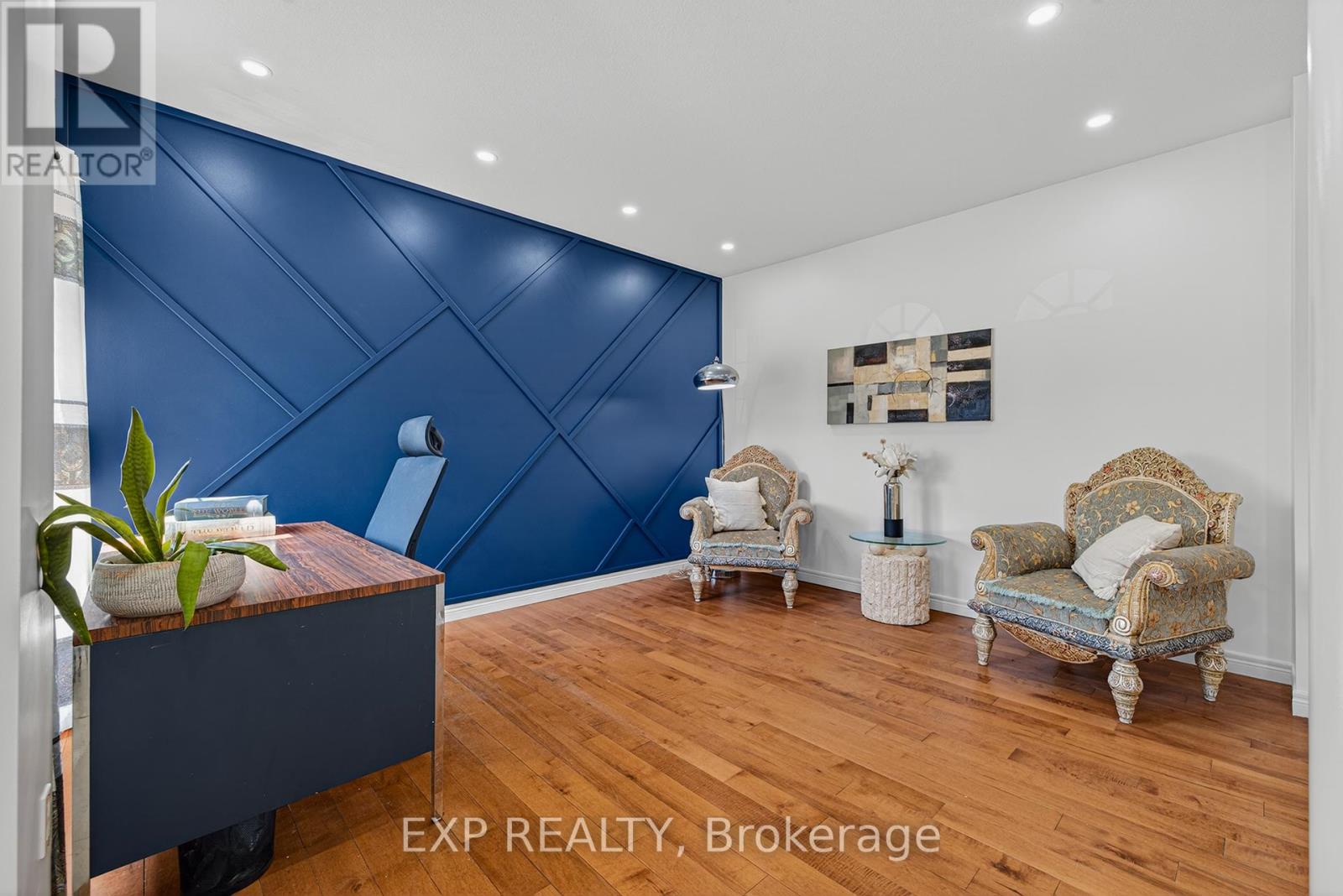 14 HEARTHBRIDGE STREET