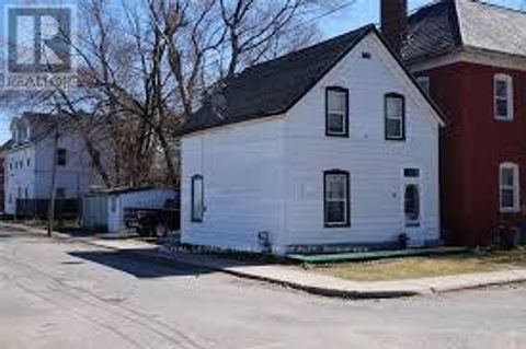 29 ROBINSON AVENUE Smiths Falls ON K7A1K3