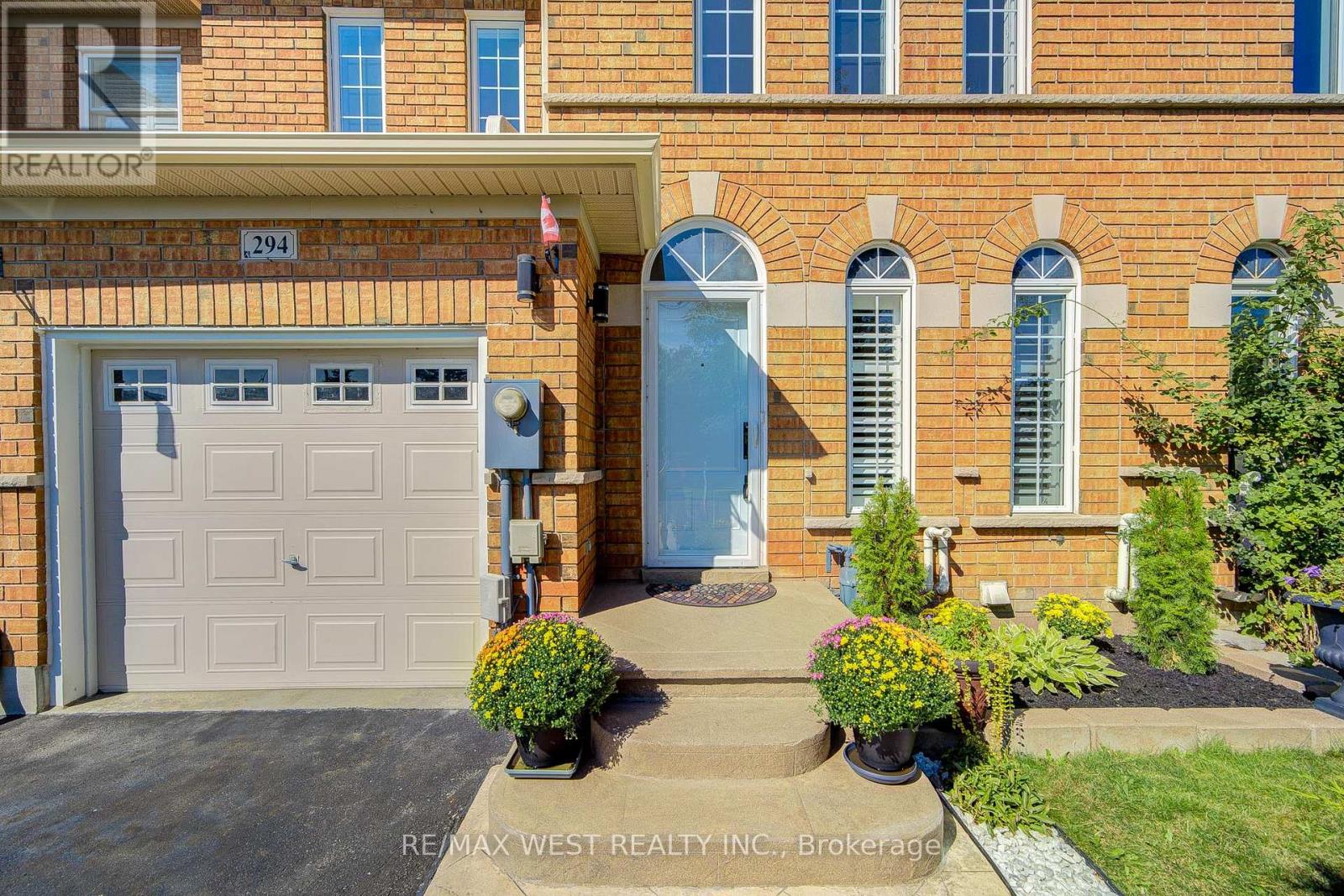 294 HAWKVIEW BOULEVARD