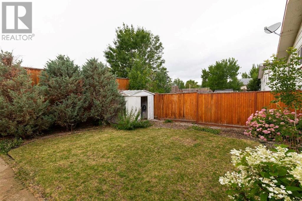 18 Cayuga Crescent W