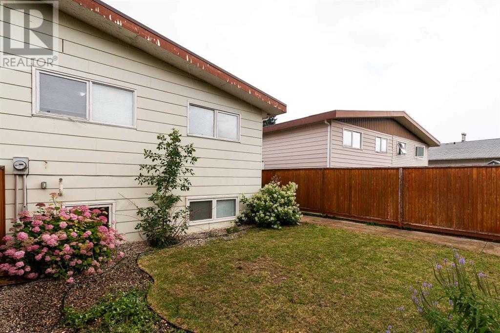 18 Cayuga Crescent W