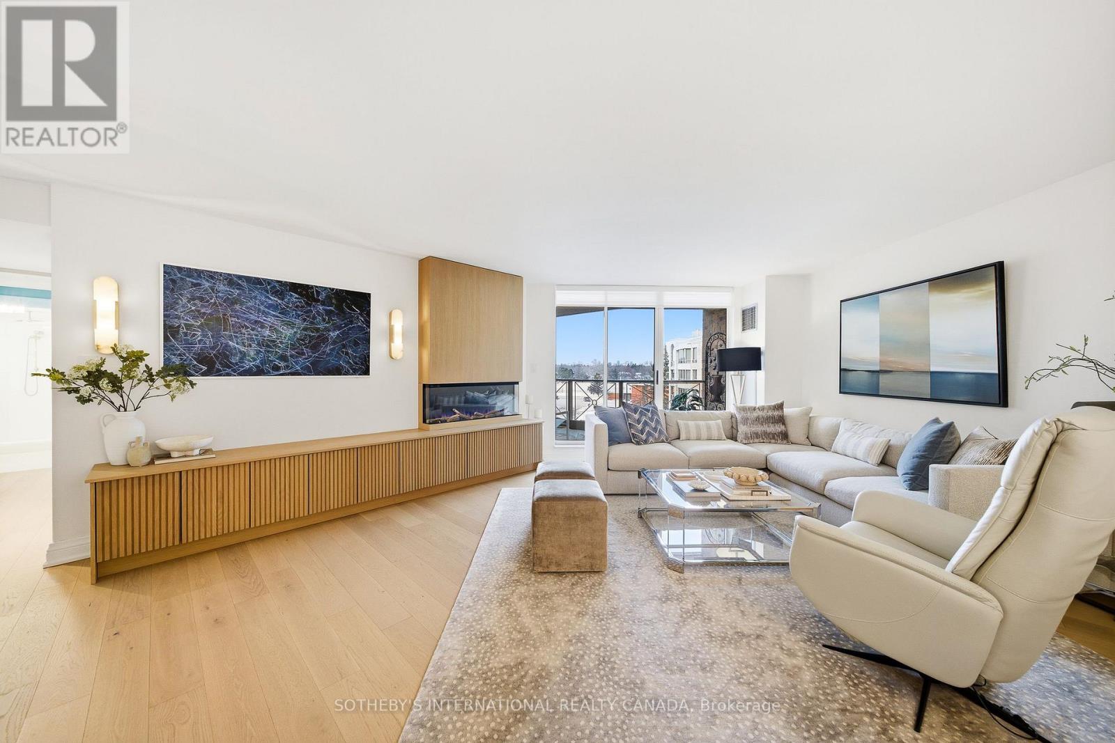 517 - 215 THE DONWAY WAY W