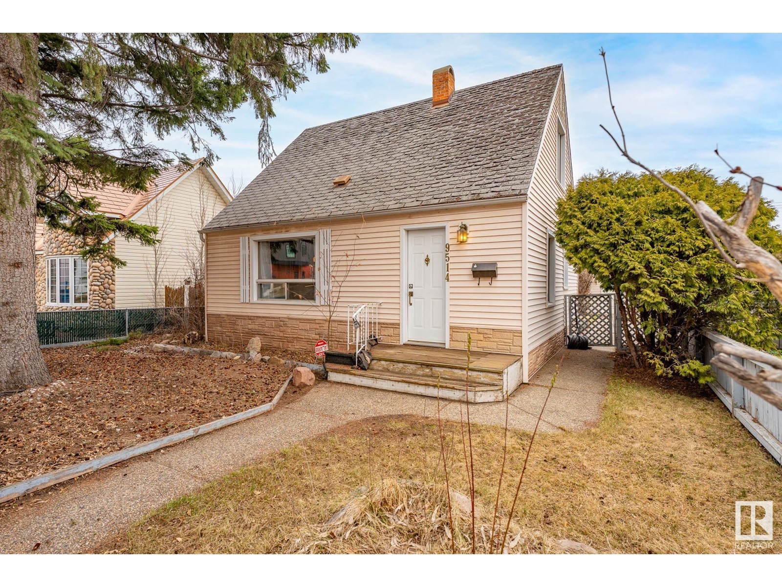 9514 73 AV NW