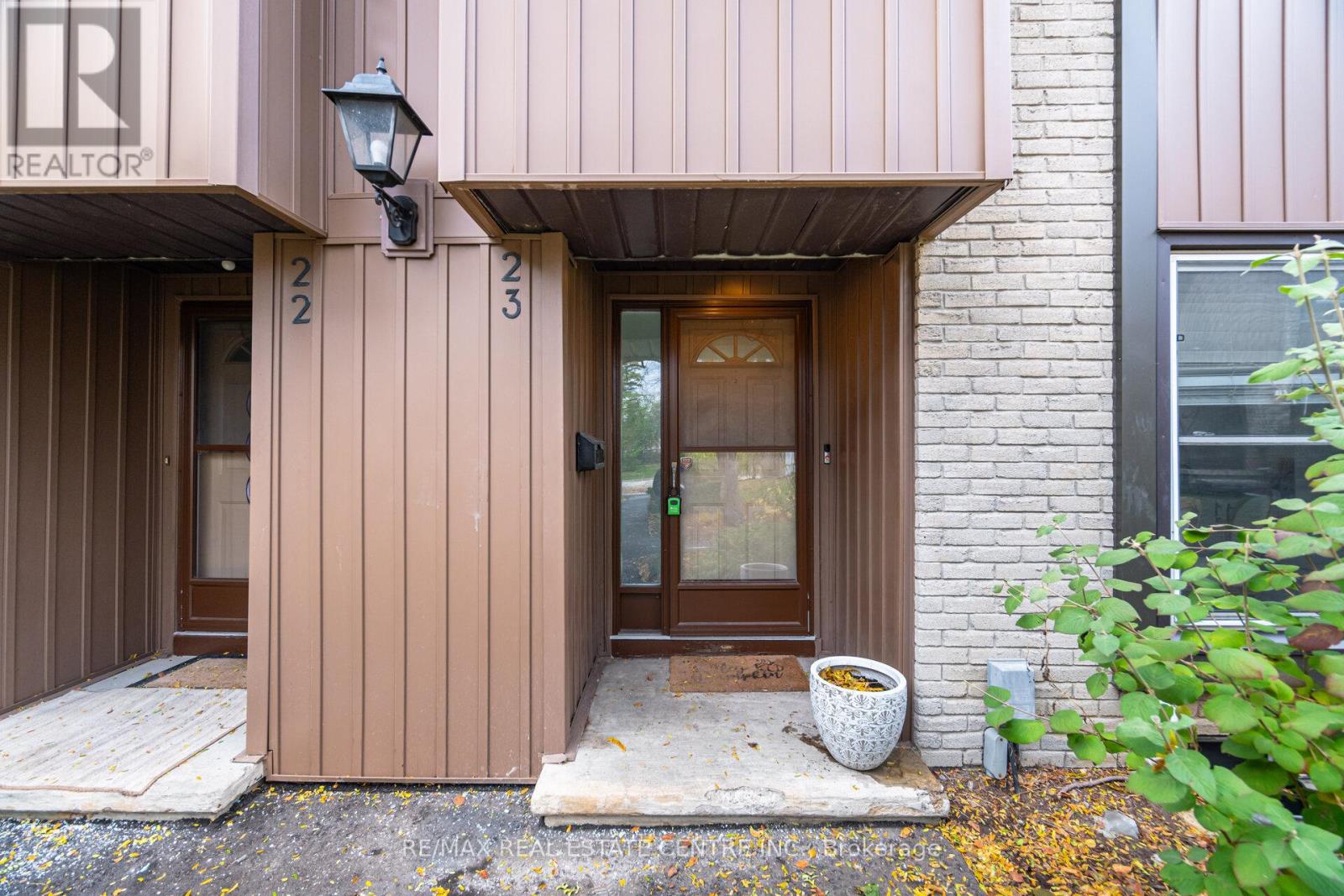 23 - 215 GLAMIS ROAD