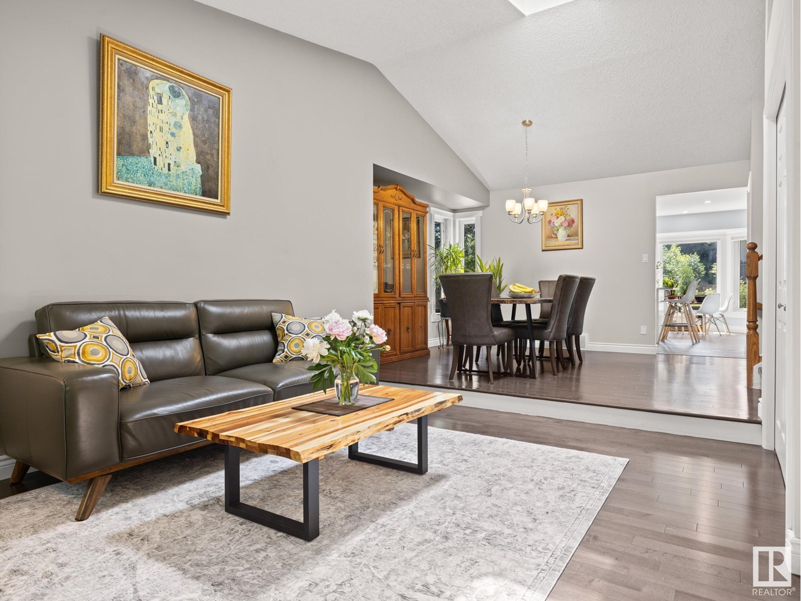 14815 39 AV NW