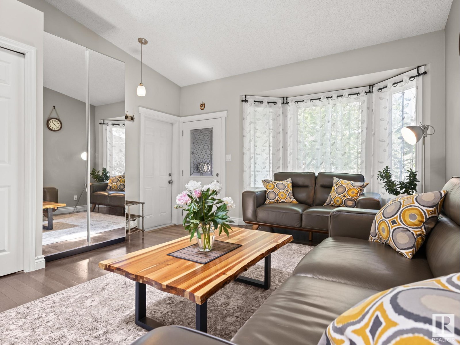 14815 39 AV NW