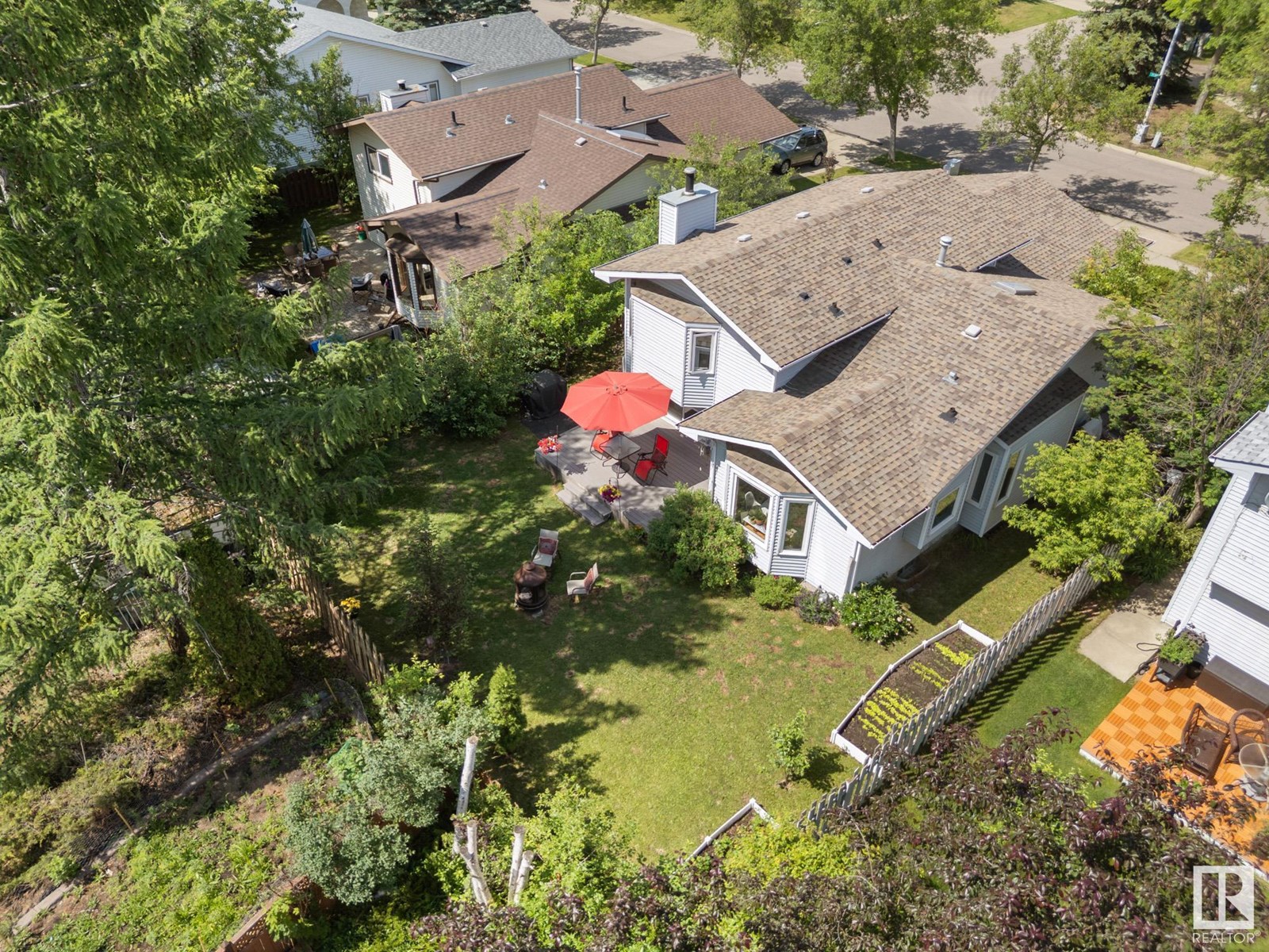 14815 39 AV NW