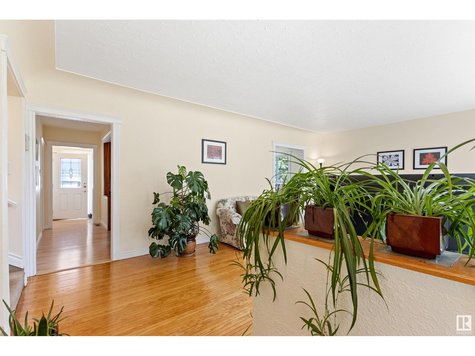 11406 73 AV NW