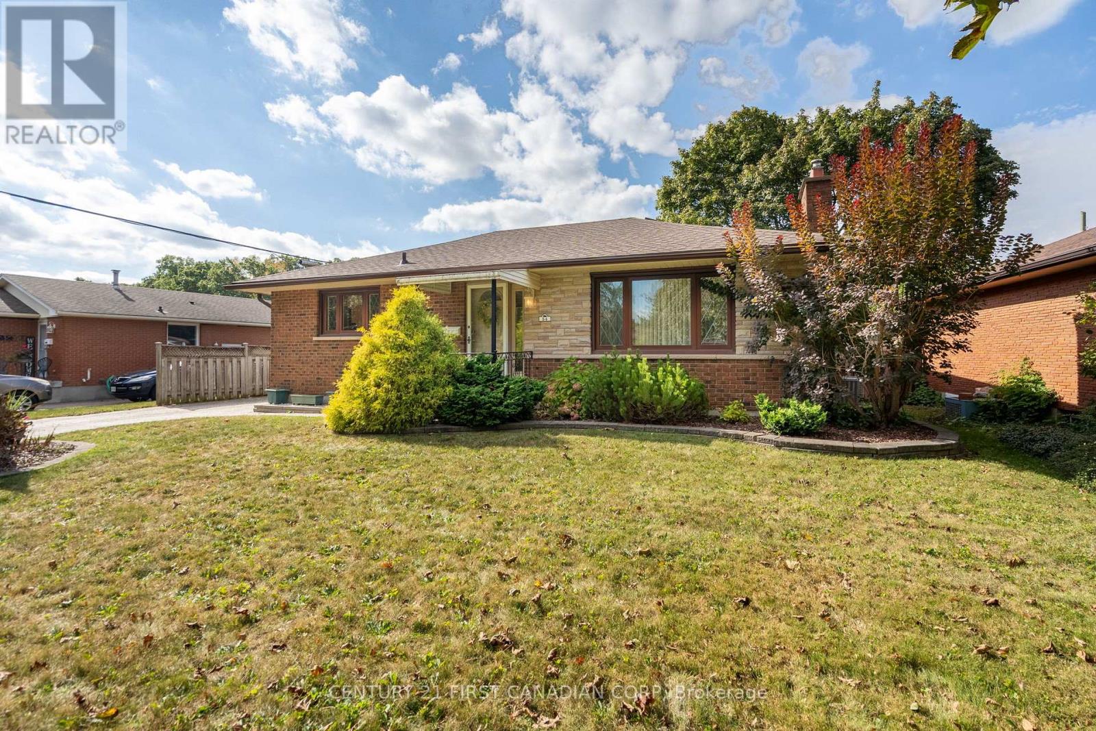 54 ALGONQUIN CRESCENT