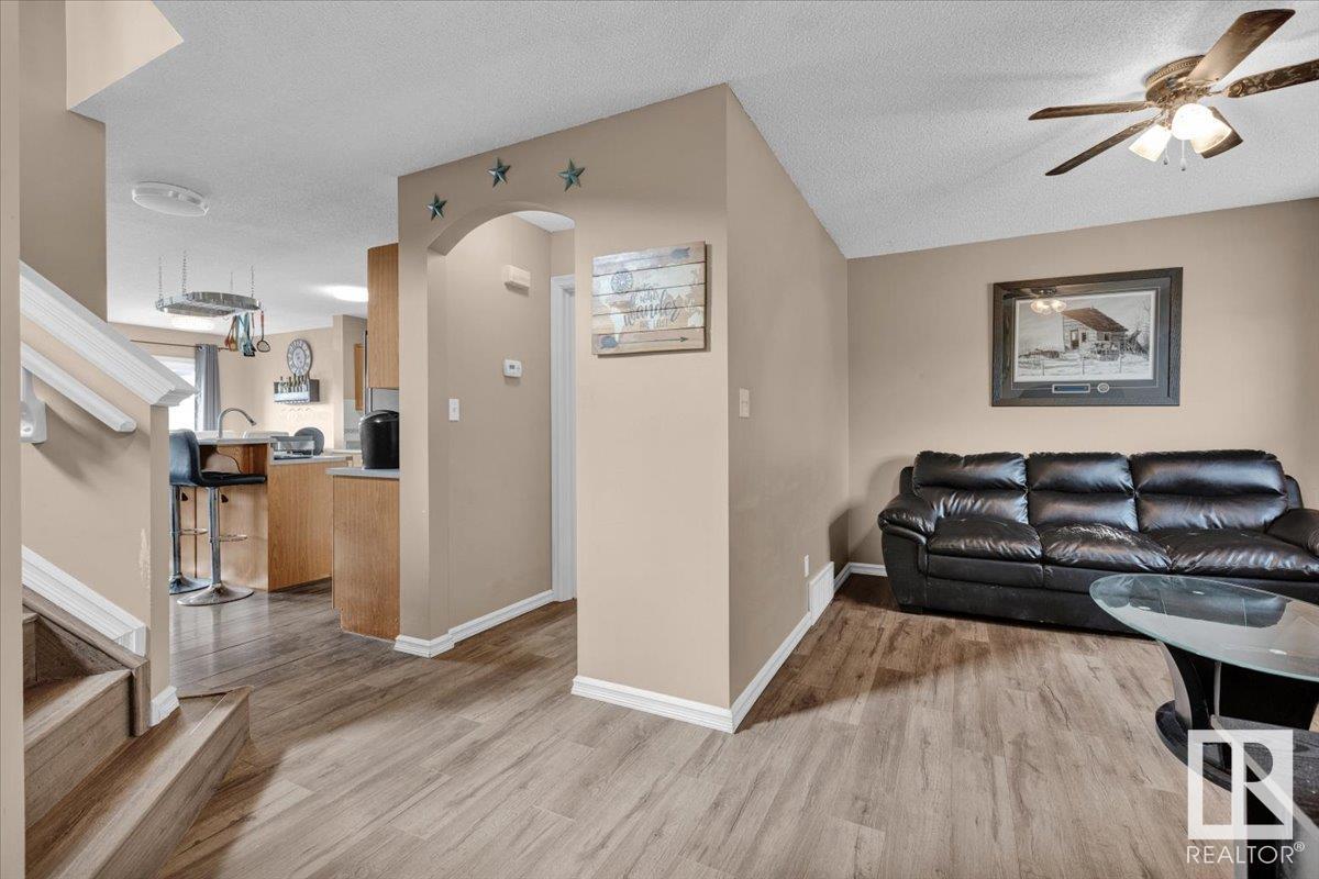 3903 160 AV NW