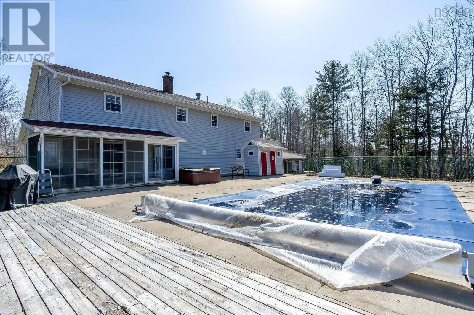 33 Hall Road S