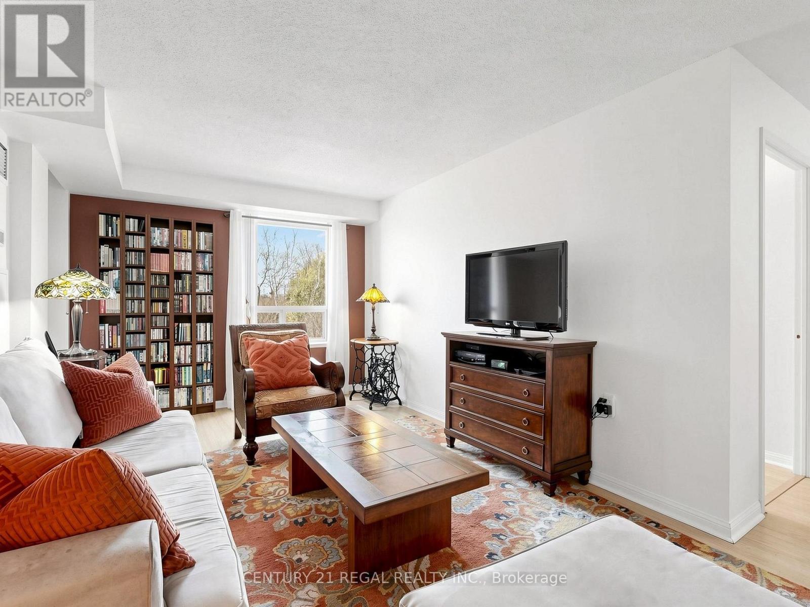 336 - 650 LAWRENCE AVENUE W