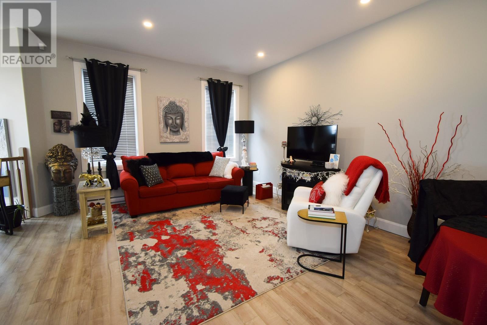 2 Glendale Avenue Unit#204