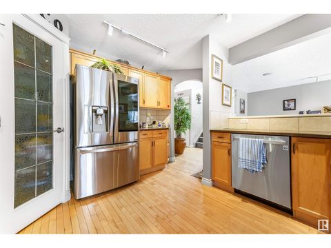 1629 Robertson Cl SW Edmonton AB T6W1K1