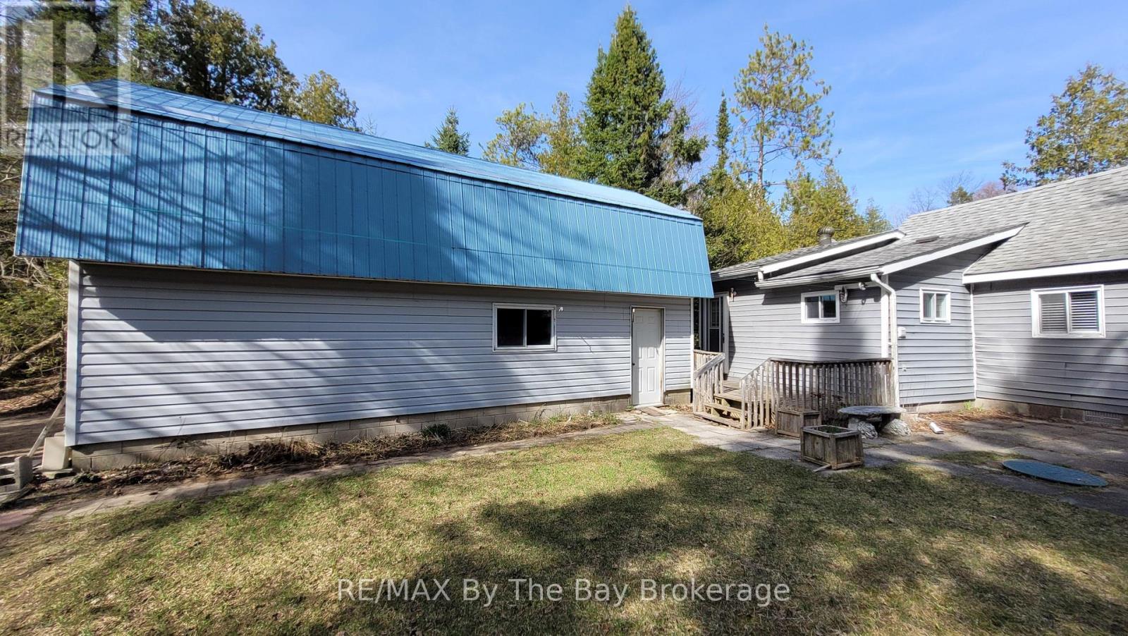 1120 KING EDWARD AVENUE