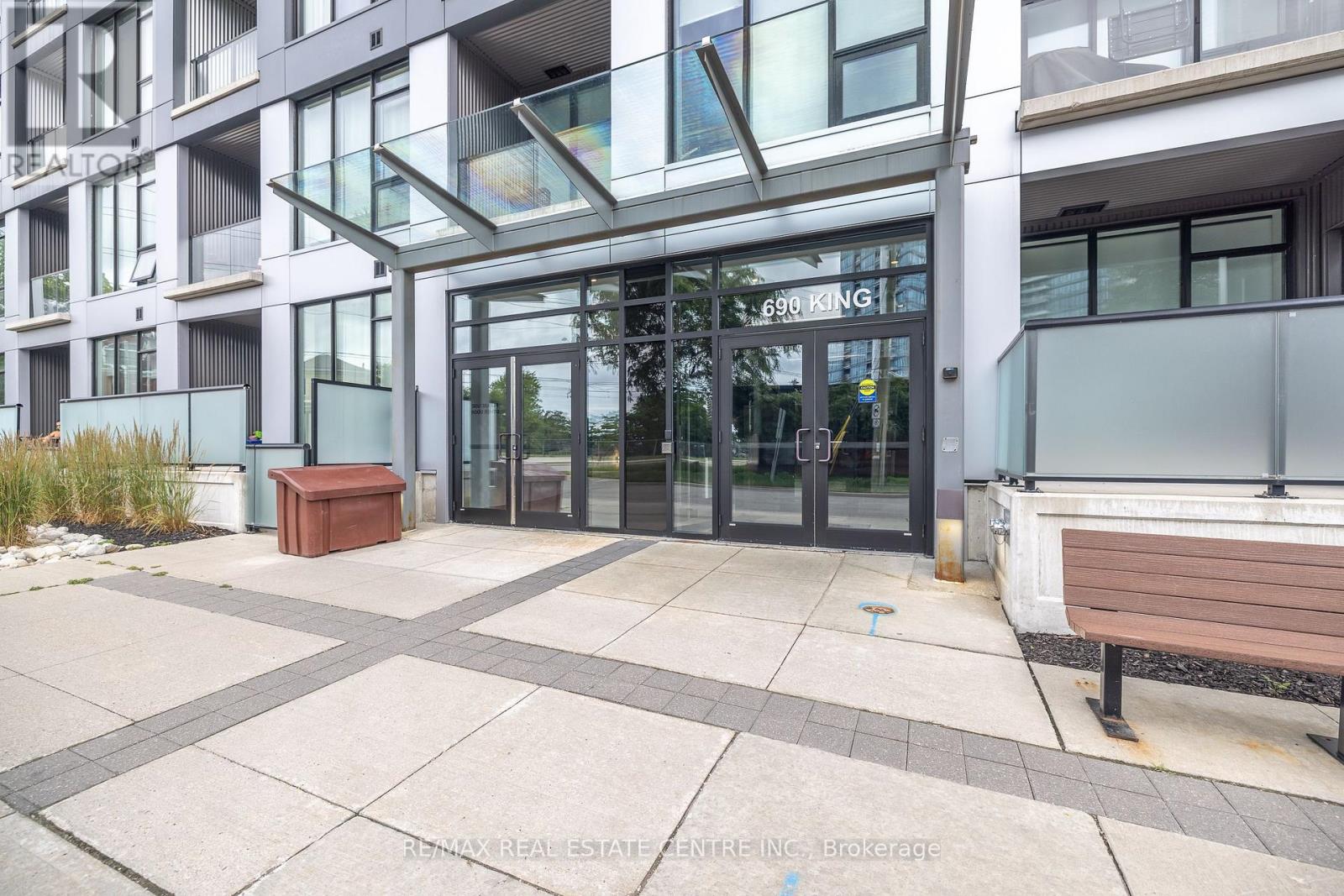 412 - 690 KING STREET W