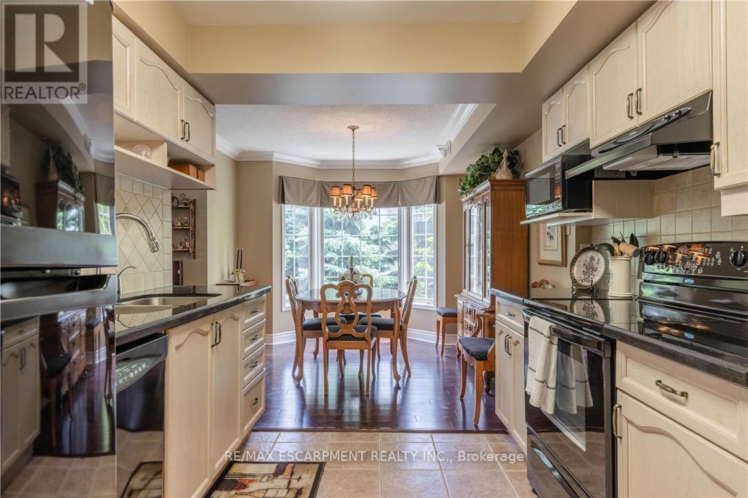 D301 - 216 PLAINS ROAD W