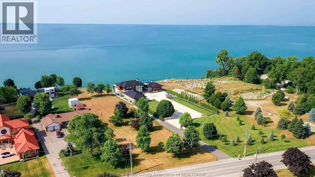 366 SEACLIFF DRIVE West