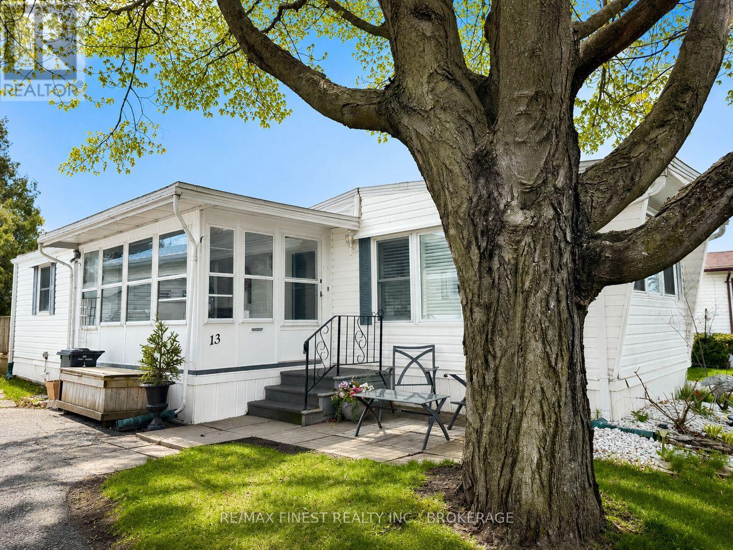 Photo 1 of 16 — 13 WENTWORTH DRIVE, Kingston (Rideau), ON K7K5E1