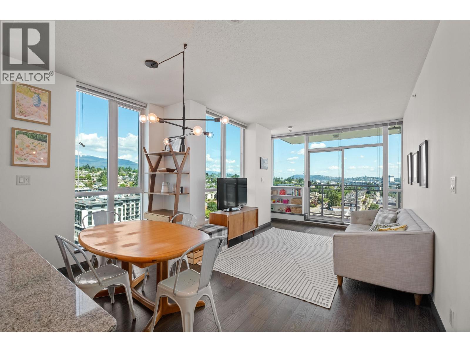 2001 188 E ESPLANADE