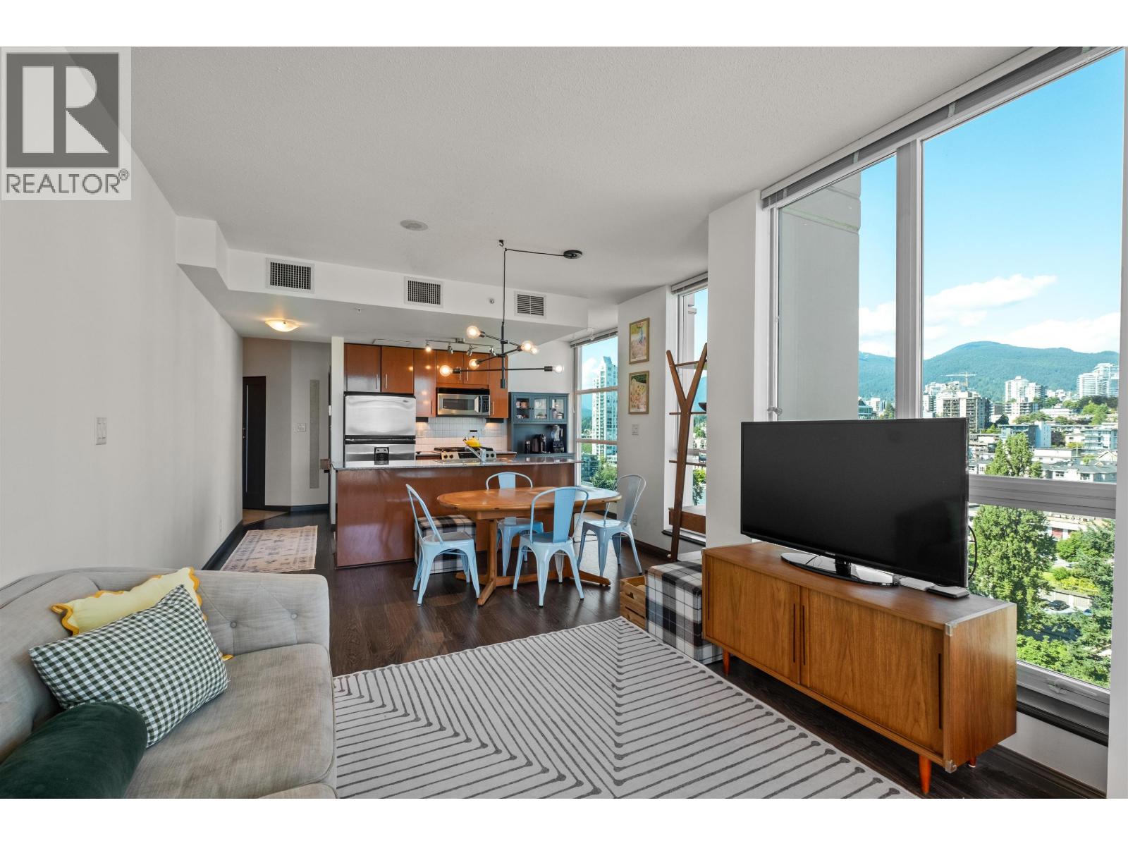 2001 188 E ESPLANADE