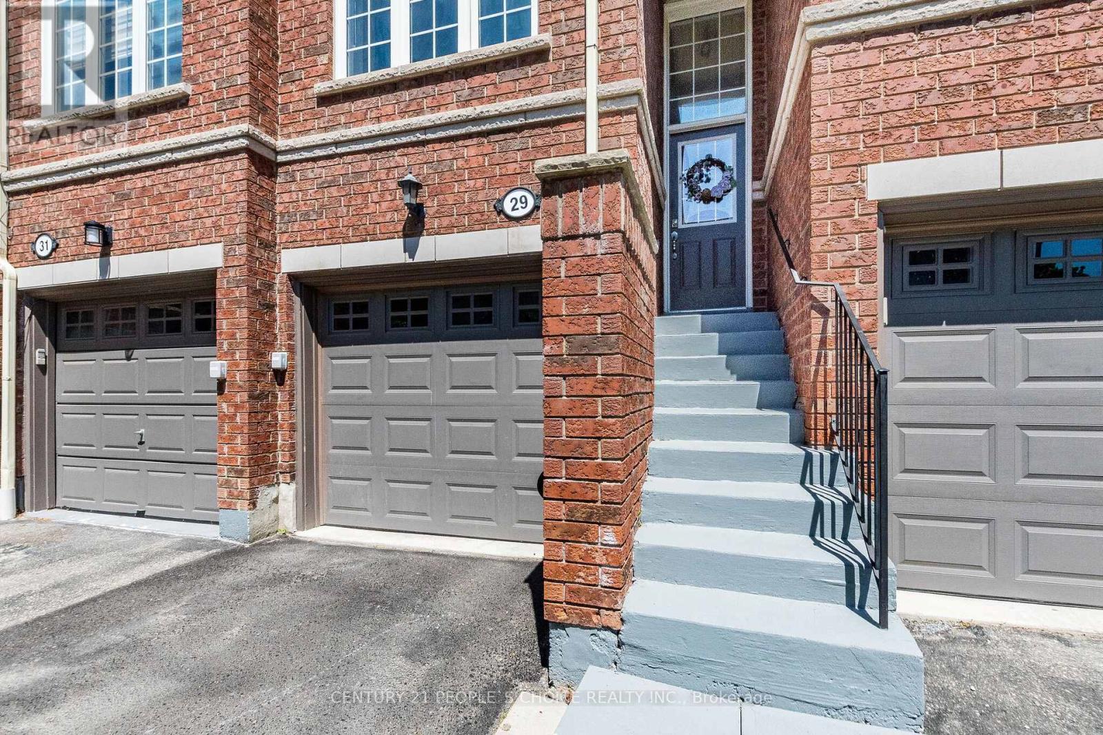 29 - 435 HENSALL CIRCLE