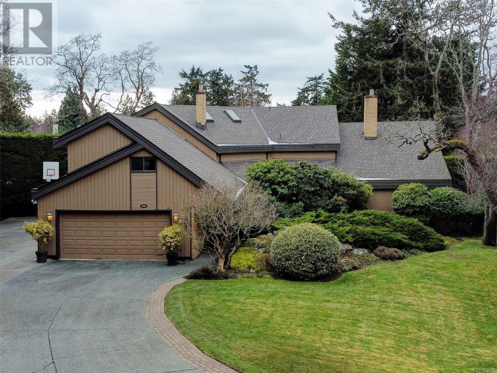 2761 Arbutus Rd