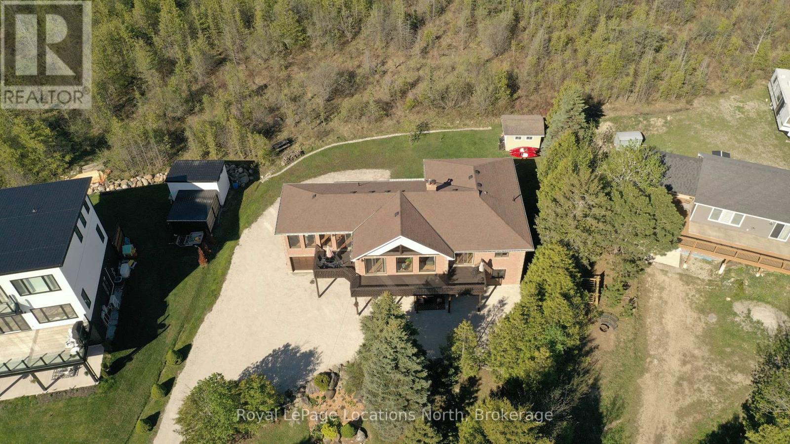 252 LAKESHORE ROAD N