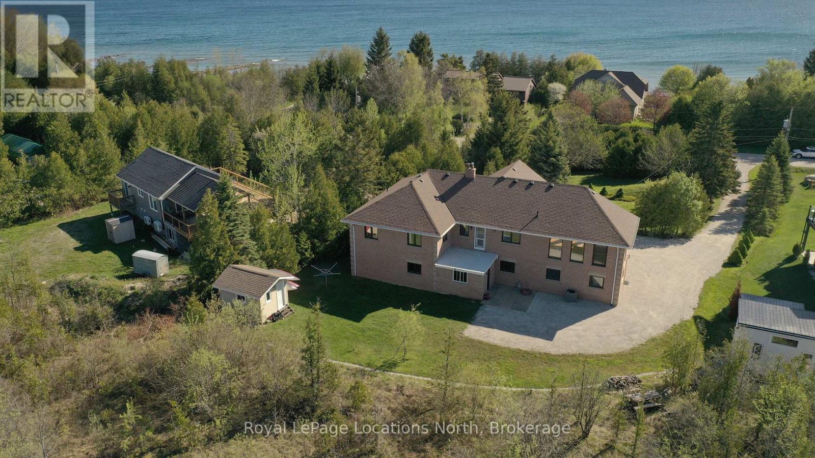 252 LAKESHORE ROAD N