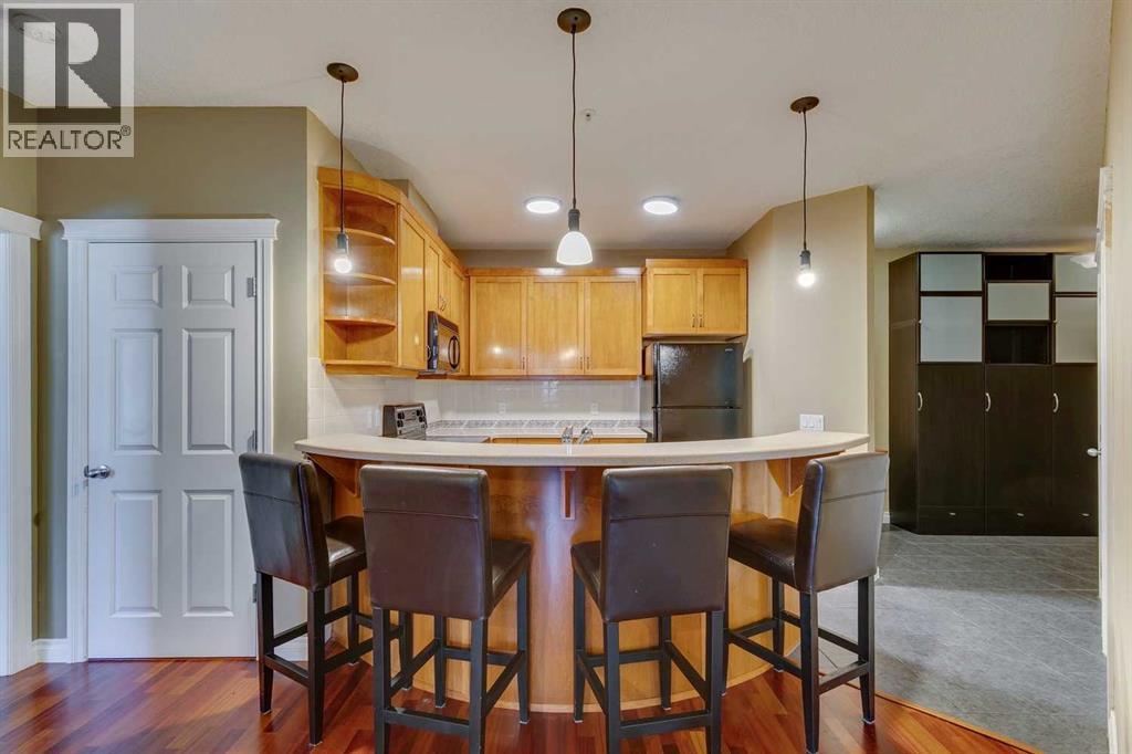 2201, 24 Hemlock Crescent SW