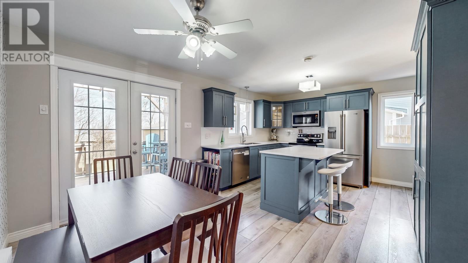 4 Blackstrap Place