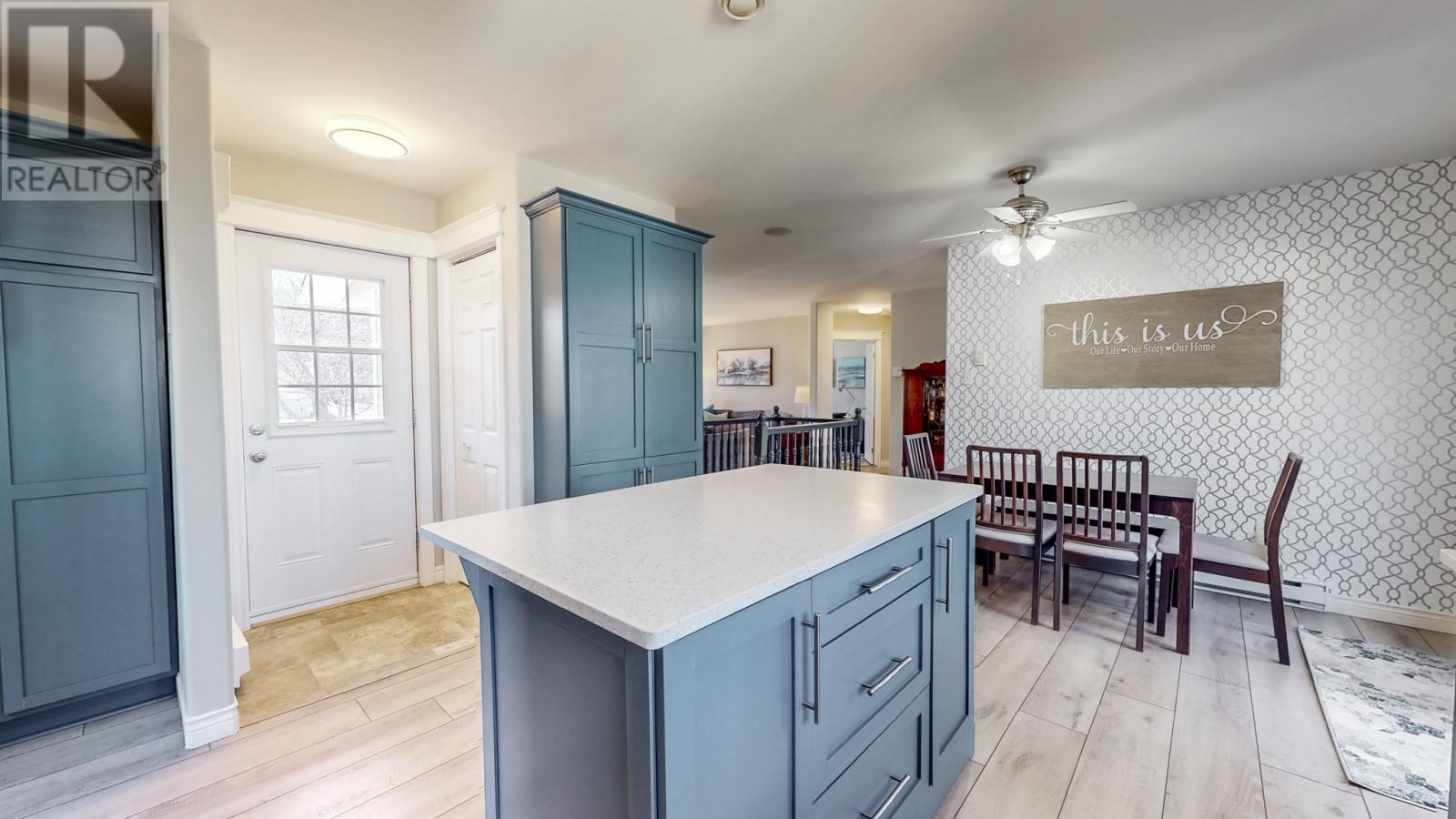 4 Blackstrap Place