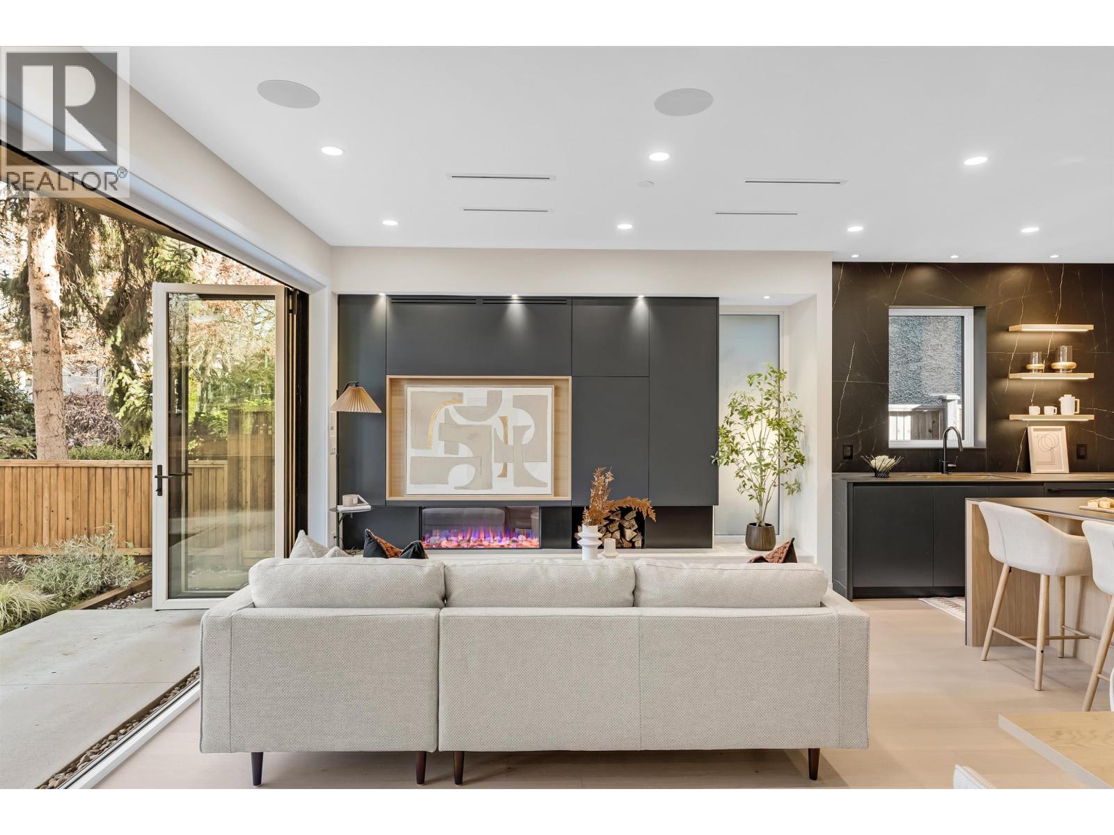 1 2764 W 14TH AVENUE