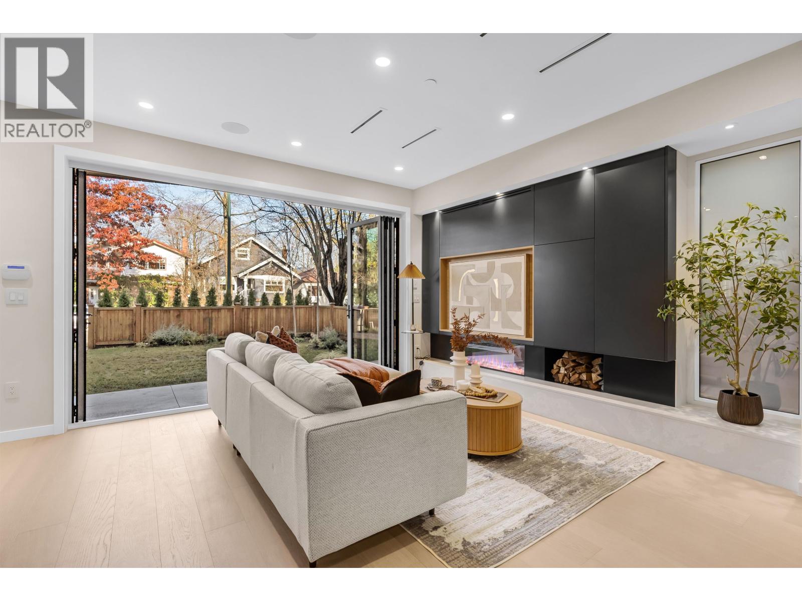 1 2764 W 14TH AVENUE