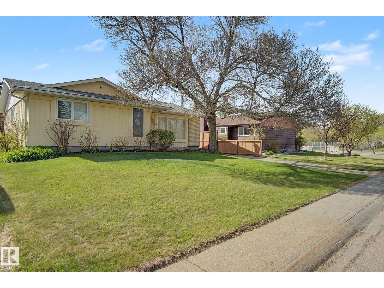 42 HAWKINS CR