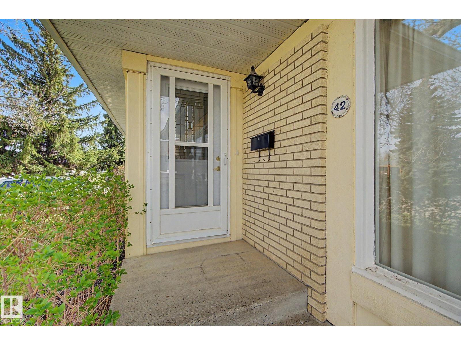 42 HAWKINS CR