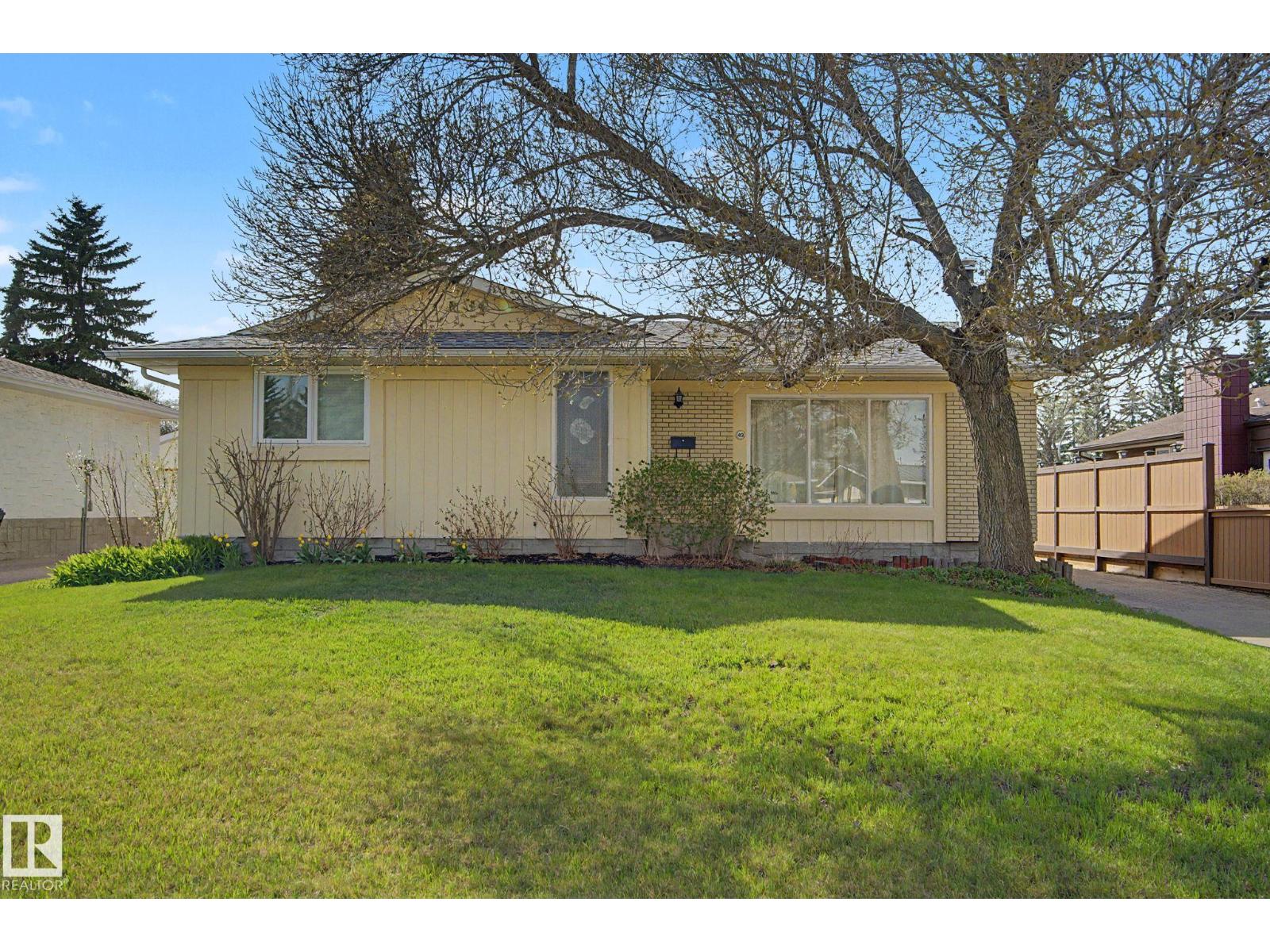 42 HAWKINS CR