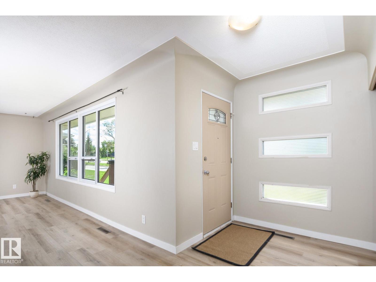 9607 75 ST NW