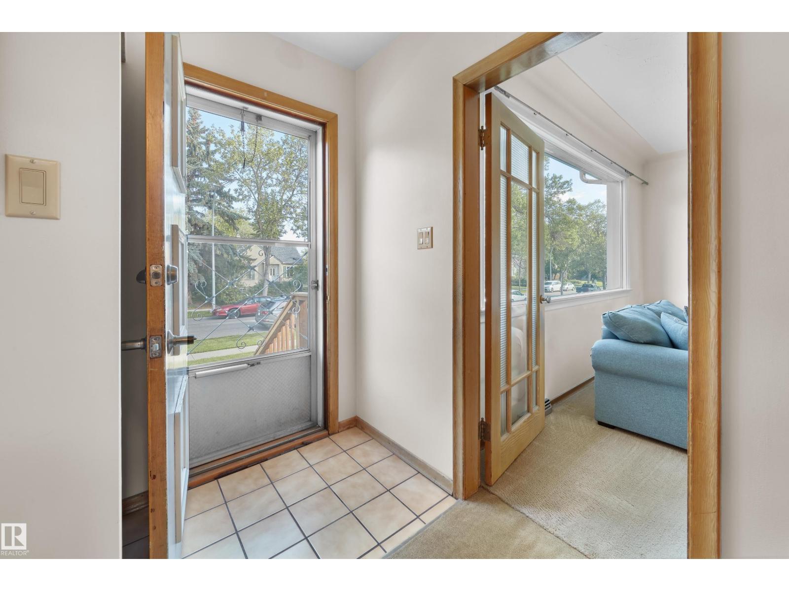 11127 71 AV NW