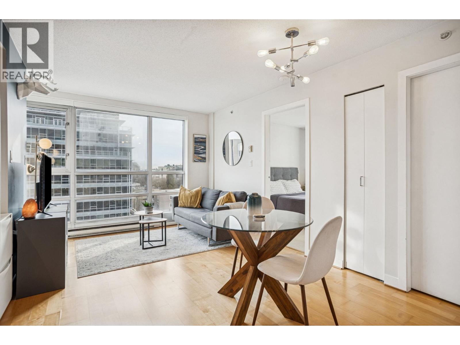 901 1030 W BROADWAY STREET