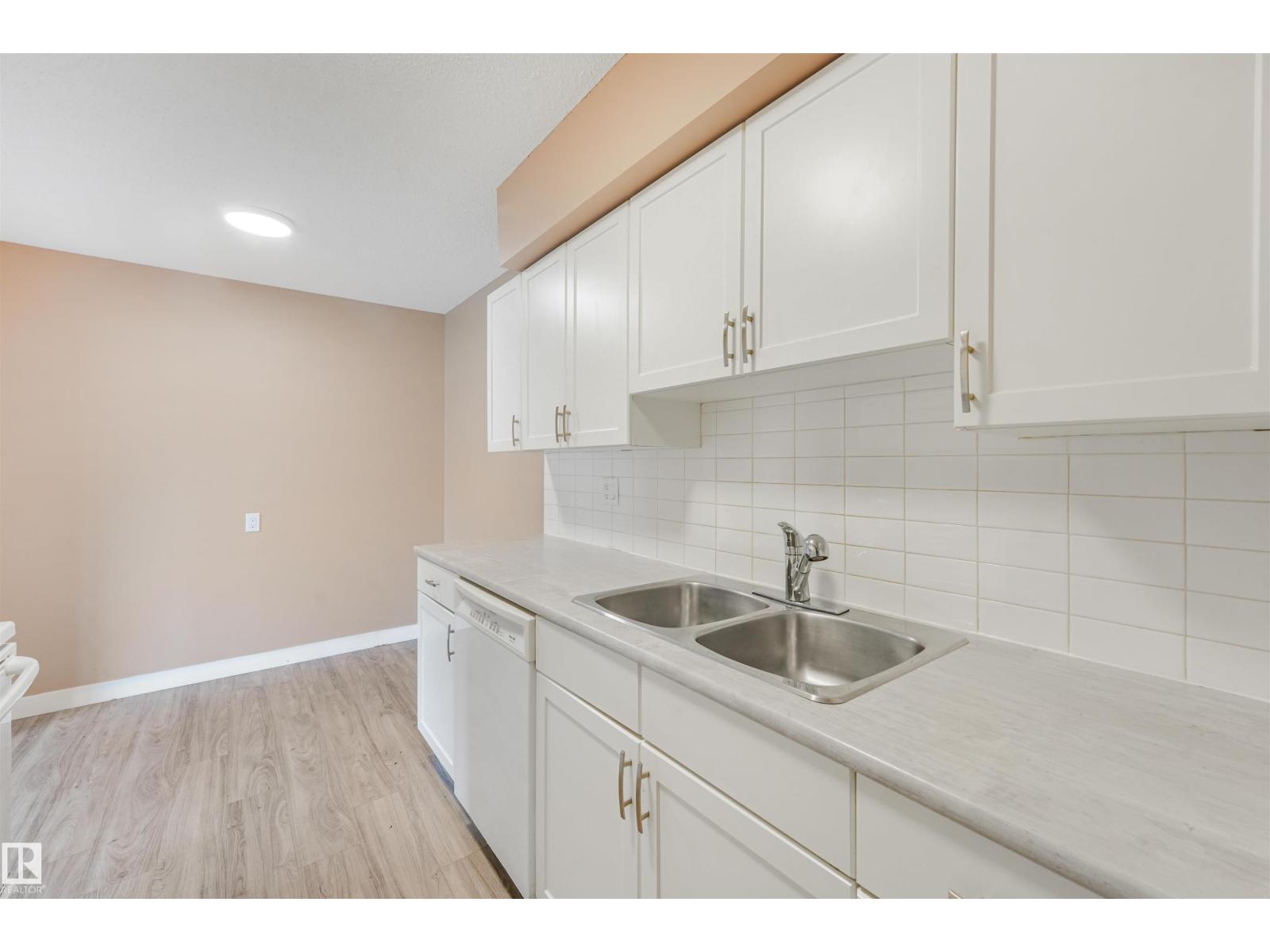 #8 14120 80 ST NW