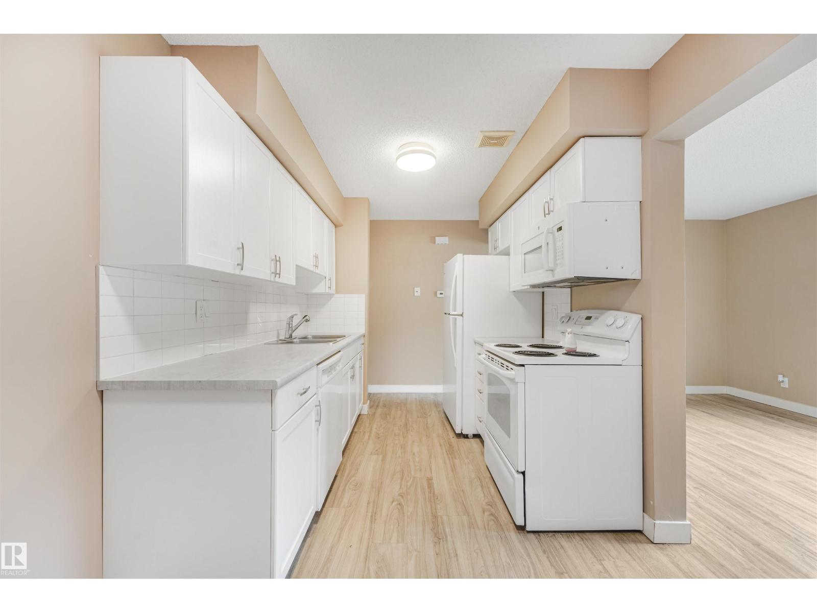 #8 14120 80 ST NW