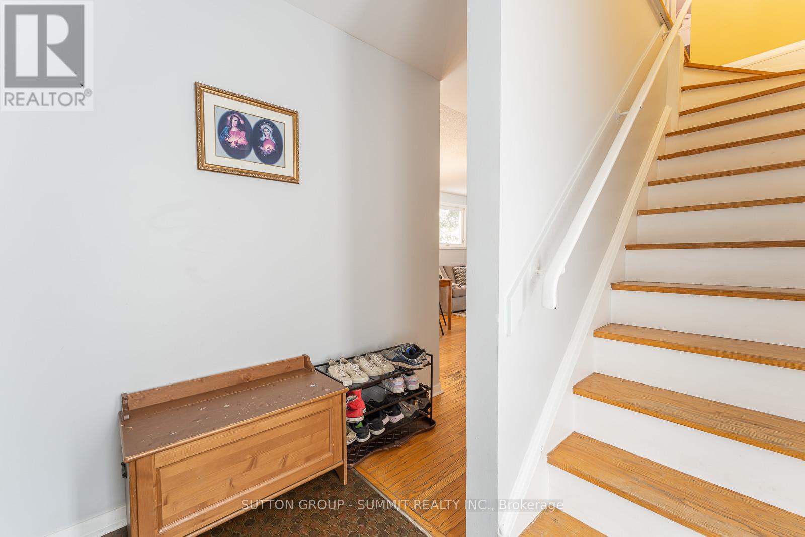 206 6TH AVENUE E