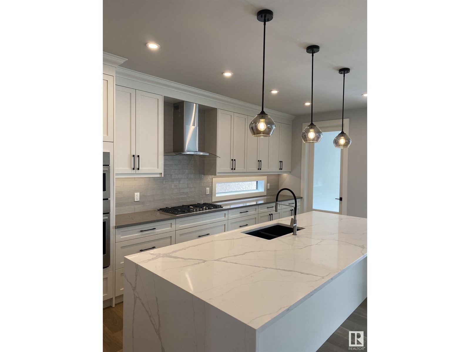 10929 79 AV NW NW