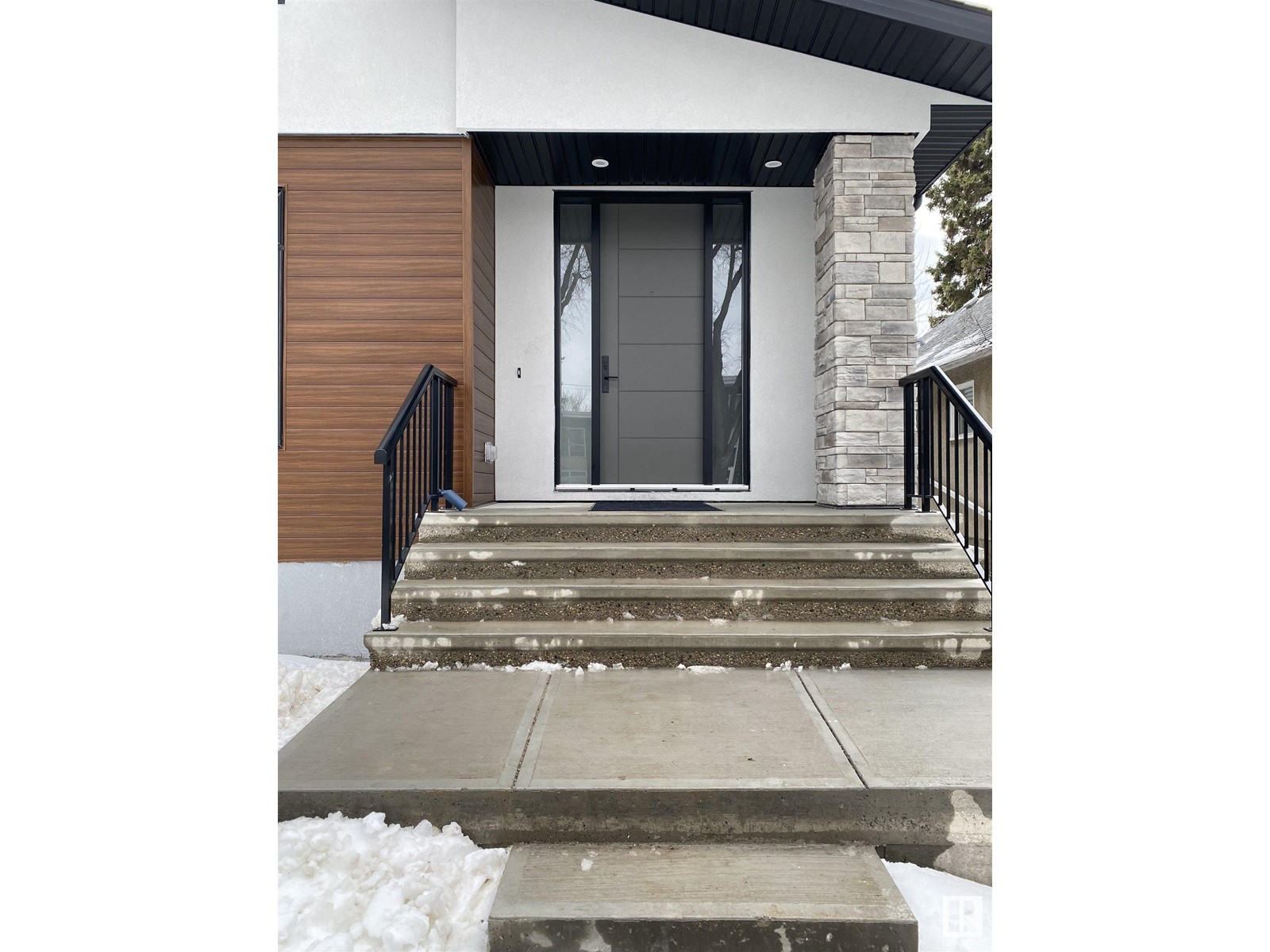 10929 79 AV NW NW